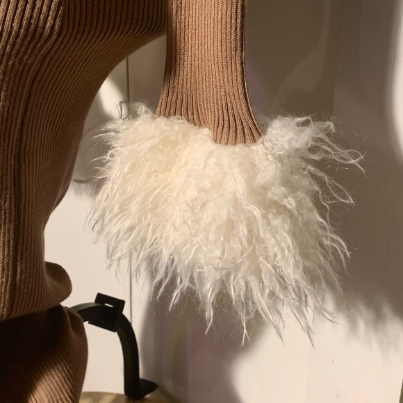 Brown and white knit tight dress w/ faux fur lining - Picture 4 of 5